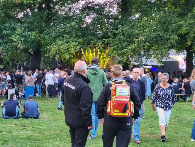 Zorgverleners van Event Safety Service tijdens festivals en dance-events